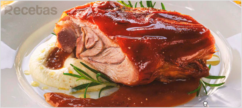 Cochinillo asado con parmentier